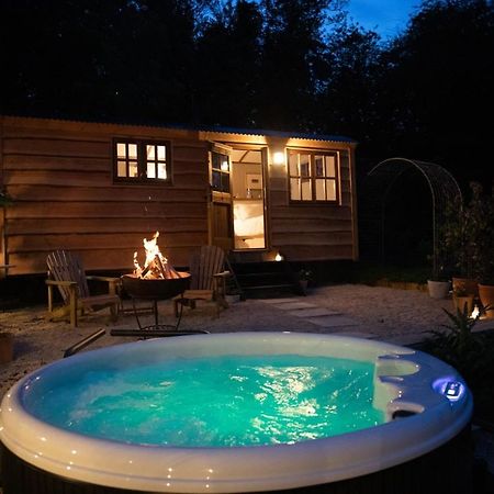 Luxury, Rural Shepherds Hut With Hot Tub Nr Bath Bristol Eksteriør billede
