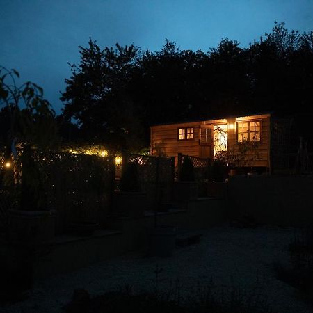 Luxury, Rural Shepherds Hut With Hot Tub Nr Bath Bristol Eksteriør billede