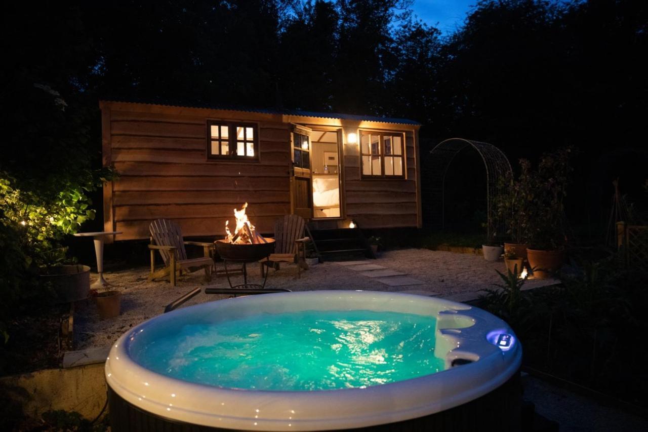 Luxury, Rural Shepherds Hut With Hot Tub Nr Bath Bristol Eksteriør billede