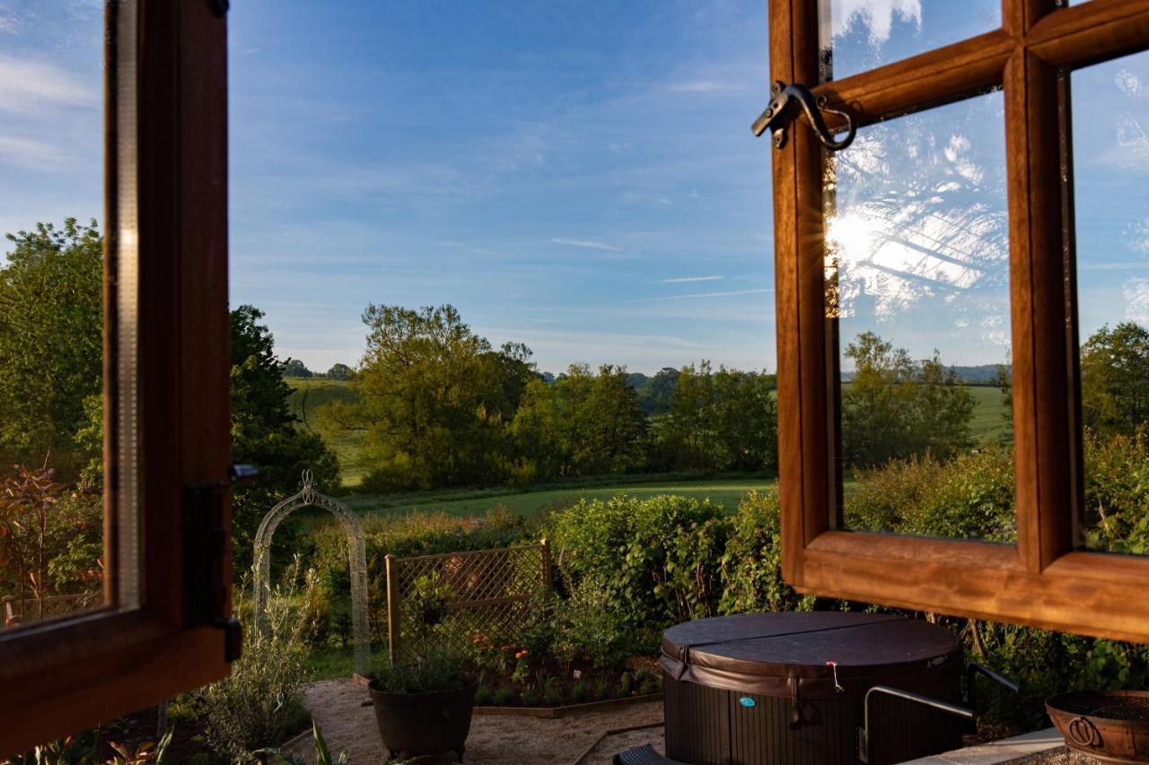 Luxury, Rural Shepherds Hut With Hot Tub Nr Bath Bristol Eksteriør billede