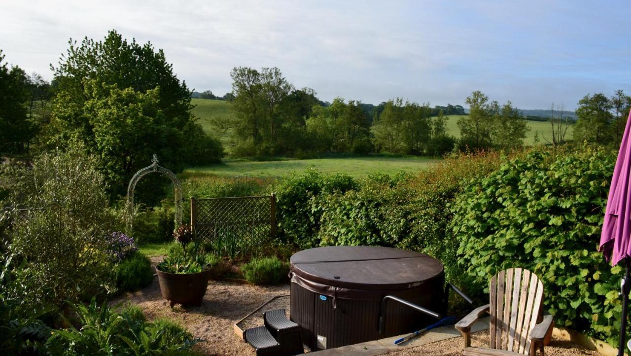 Luxury, Rural Shepherds Hut With Hot Tub Nr Bath Bristol Eksteriør billede