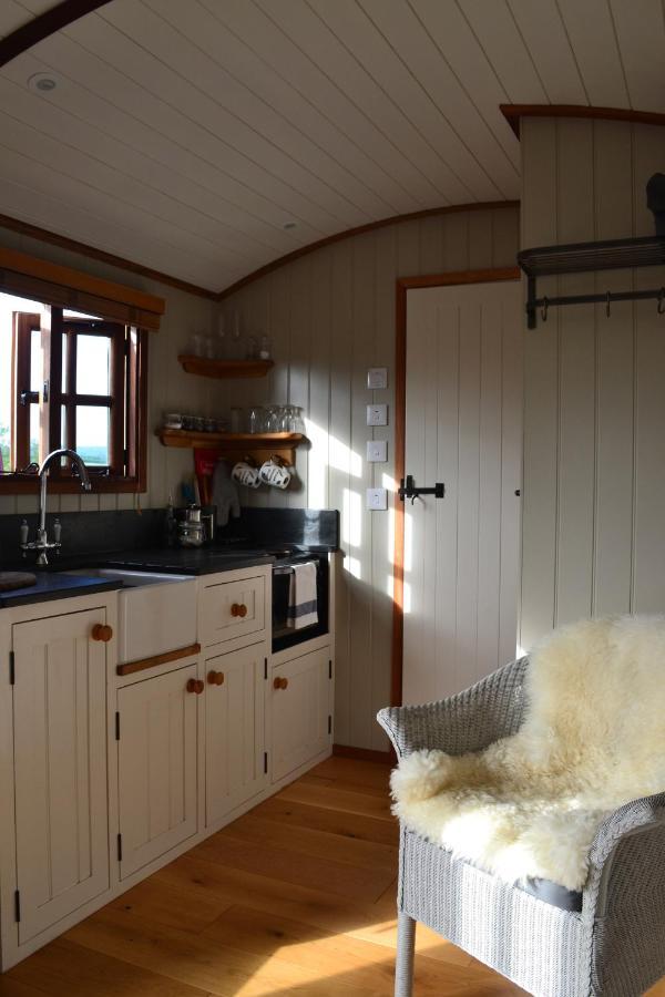 Luxury, Rural Shepherds Hut With Hot Tub Nr Bath Bristol Eksteriør billede