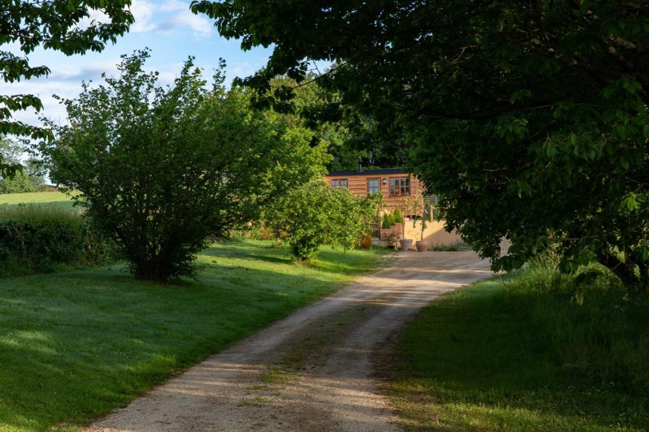 Luxury, Rural Shepherds Hut With Hot Tub Nr Bath Bristol Eksteriør billede