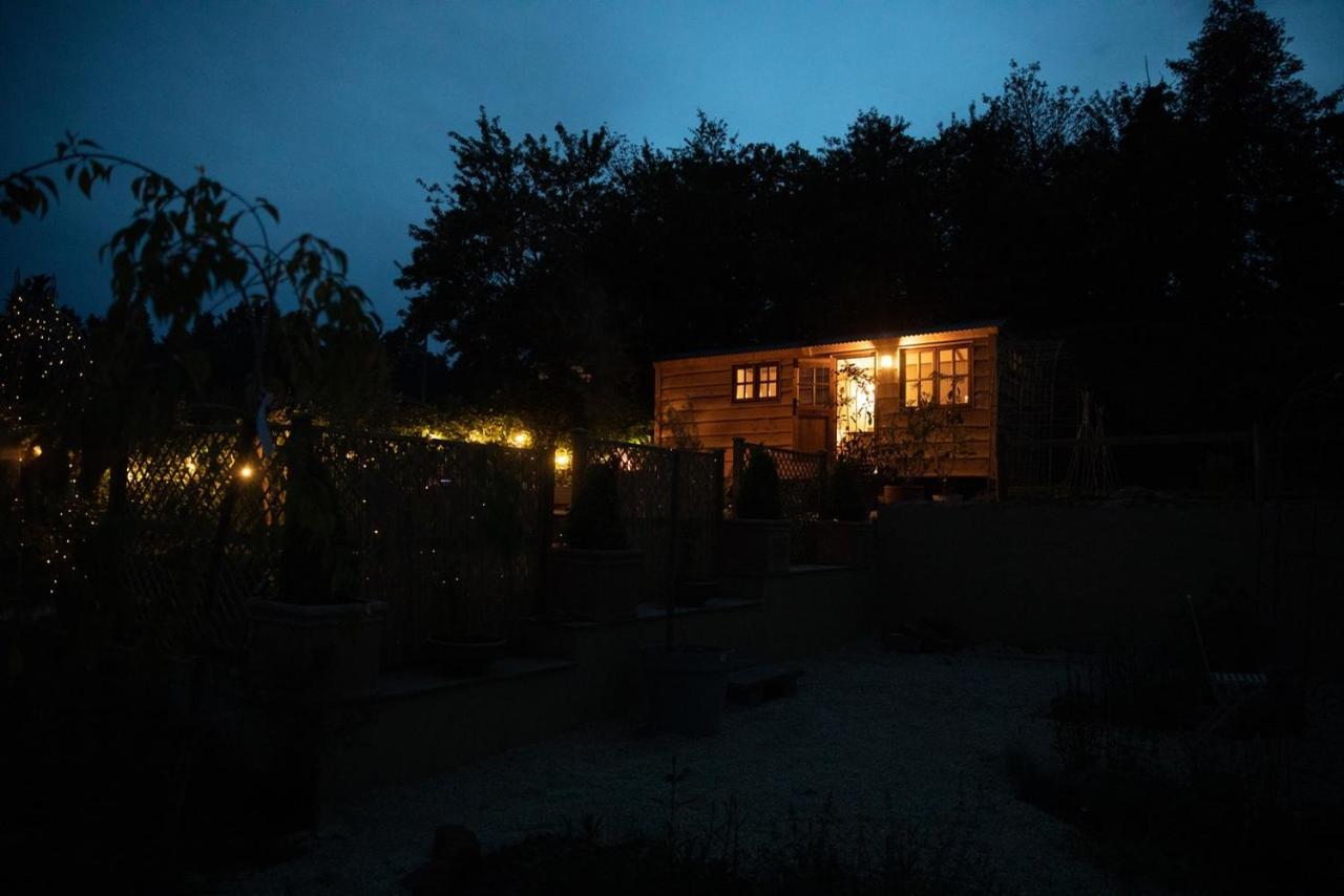 Luxury, Rural Shepherds Hut With Hot Tub Nr Bath Bristol Eksteriør billede
